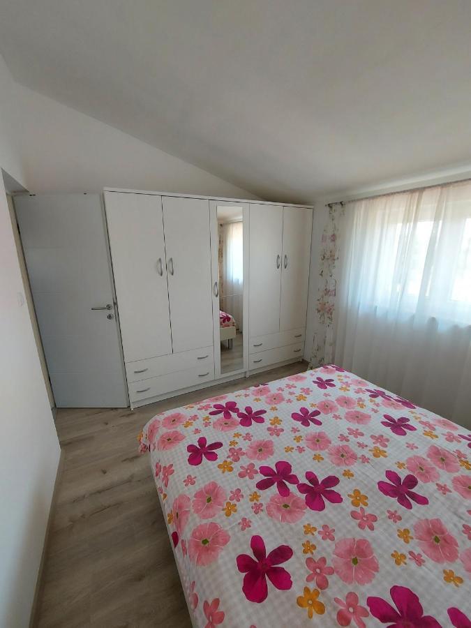 Apartman Ana Stinjan Exterior photo