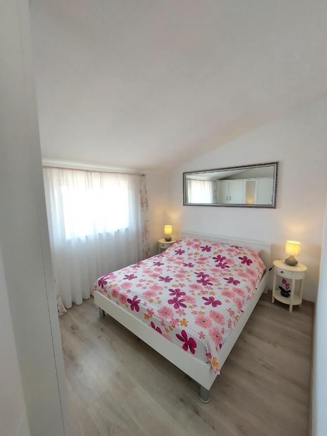 Apartman Ana Stinjan Exterior photo