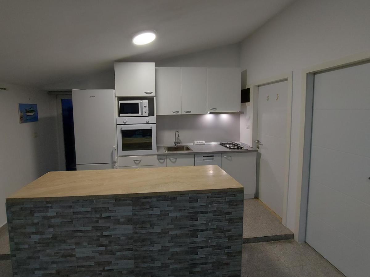 Apartman Ana Stinjan Exterior photo